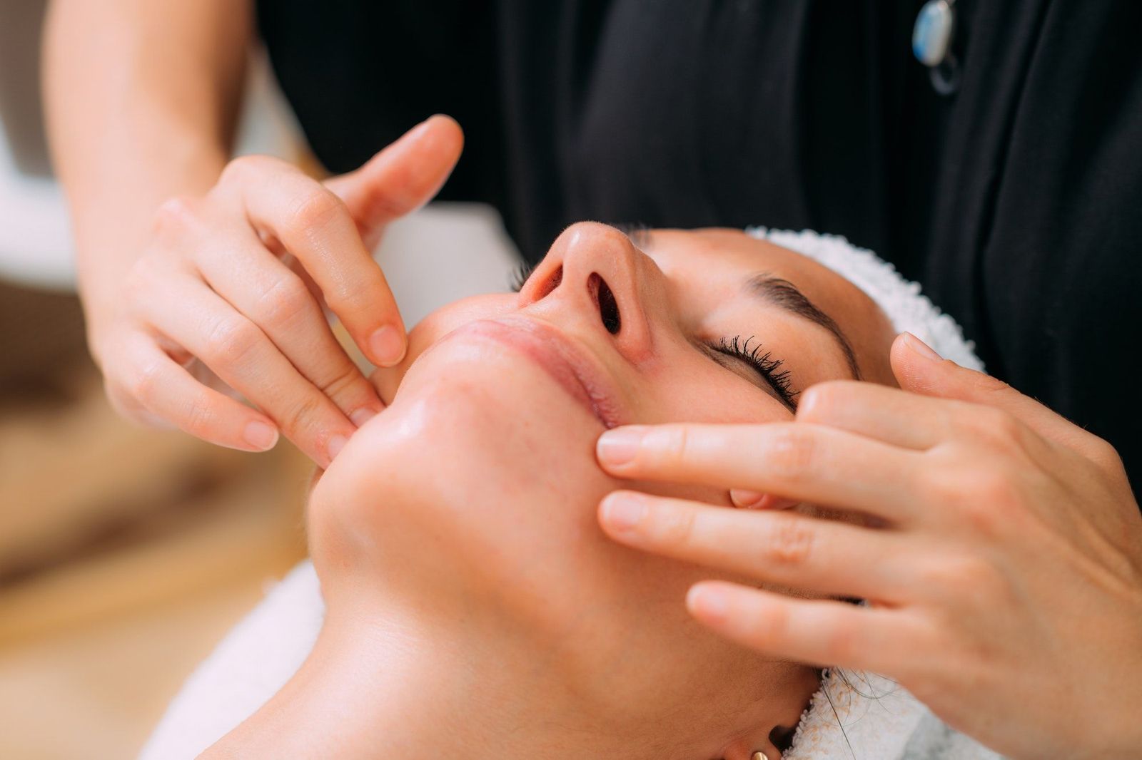 Ayurveda face massage treatment